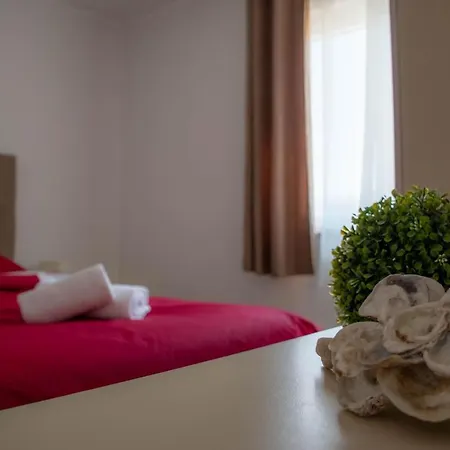 For 6 Persons With Private Pool, Parking And Garden In 别墅 罗维尼