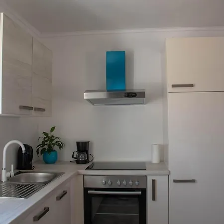 For 6 Persons With Private Pool, Parking And Garden In
