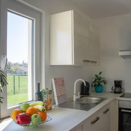 For 6 Persons With Private Pool, Parking And Garden In 别墅